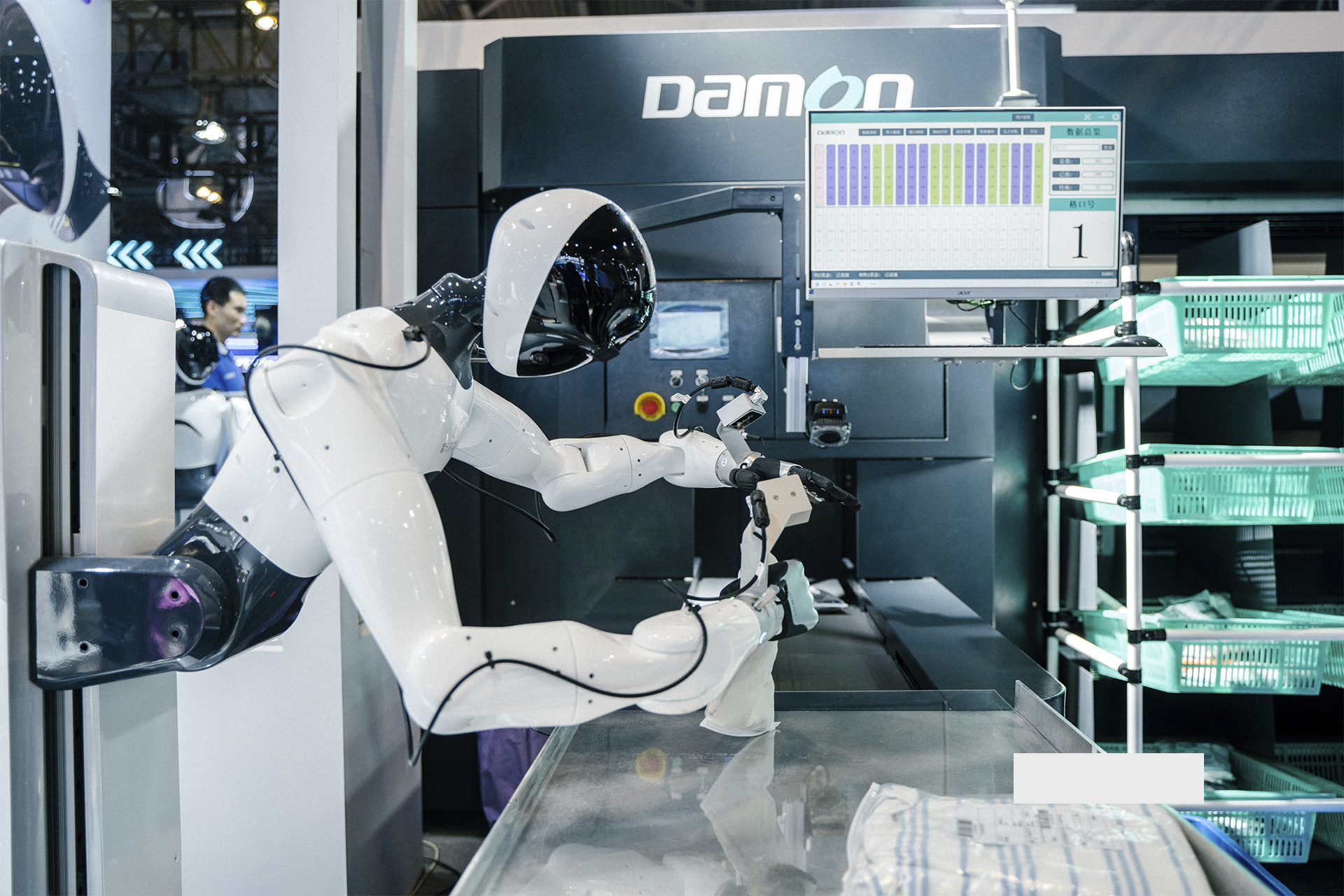 1758102772609664.jpg 5 AI.jpg